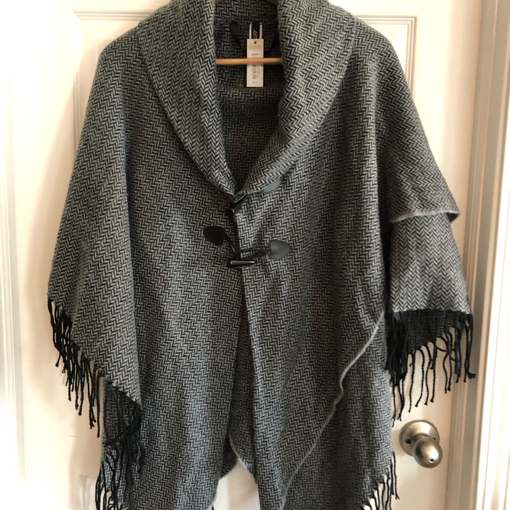 Apt. 9 Grey Poncho